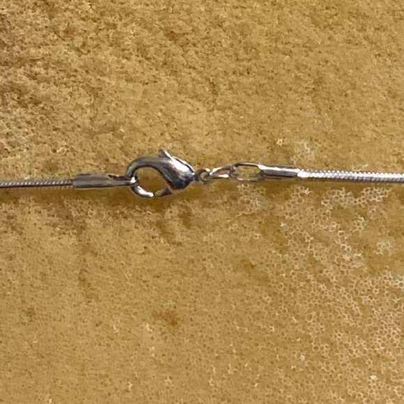 Festive snowflake necklace - Picture 3 of 3